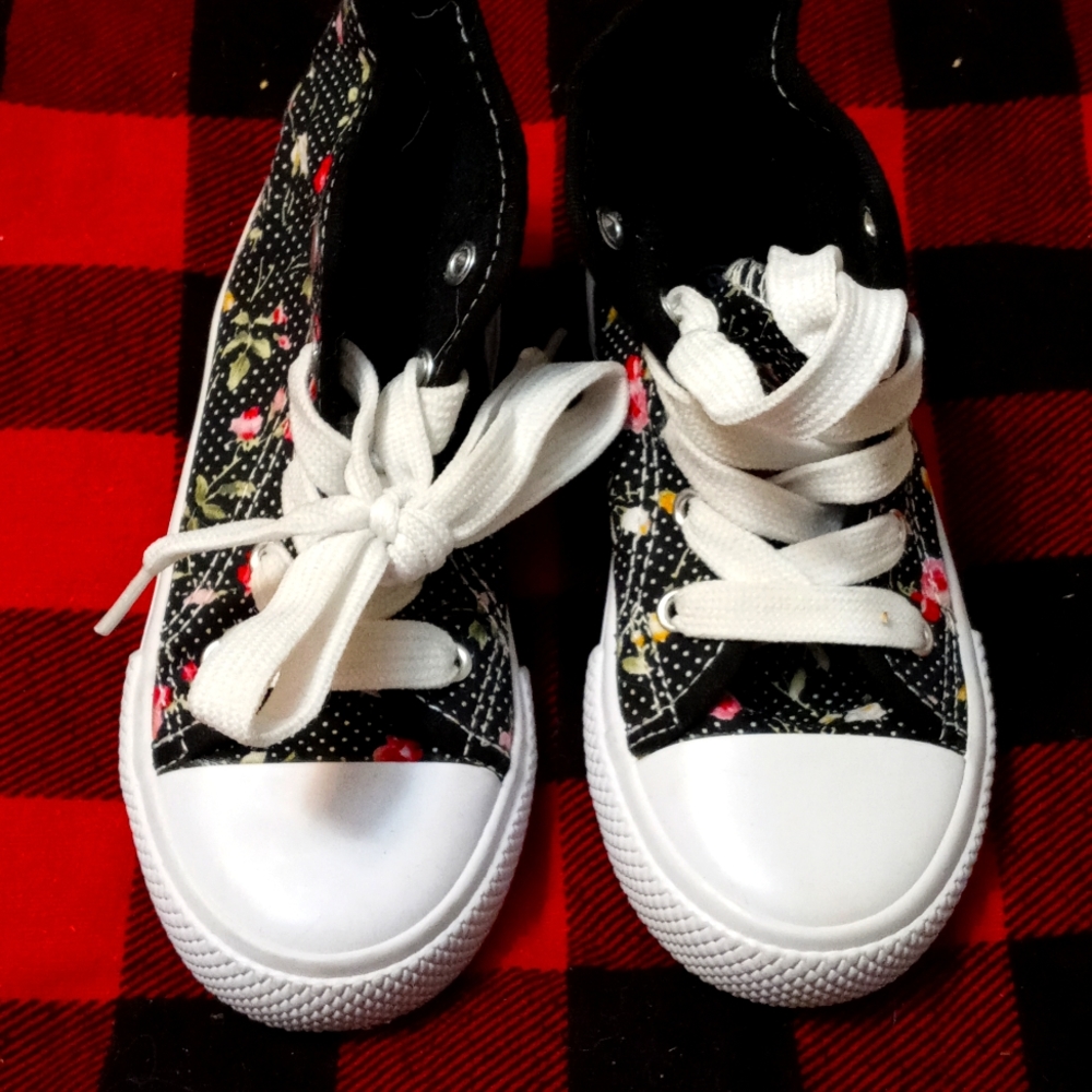 Kidgets floral hightops size 9